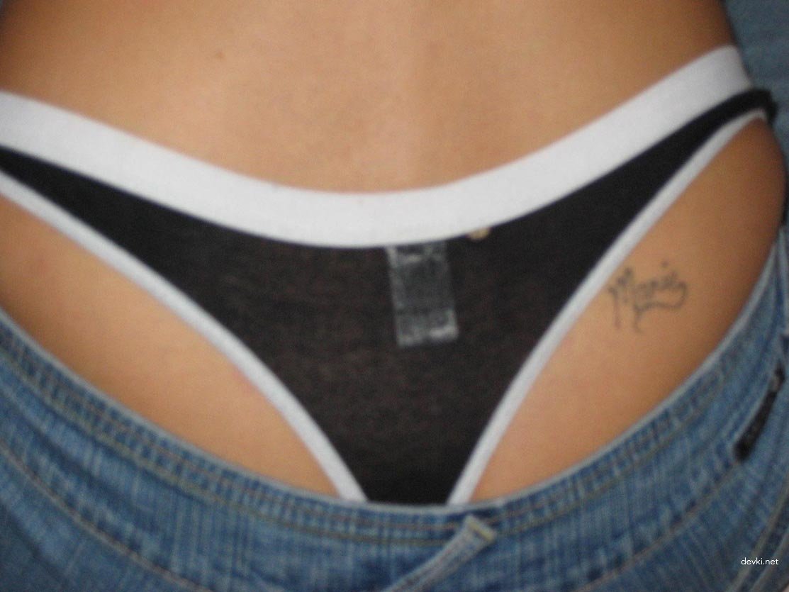 Amateur Girl Photographs Her Shaved Pussy - Explicit XXX Photos