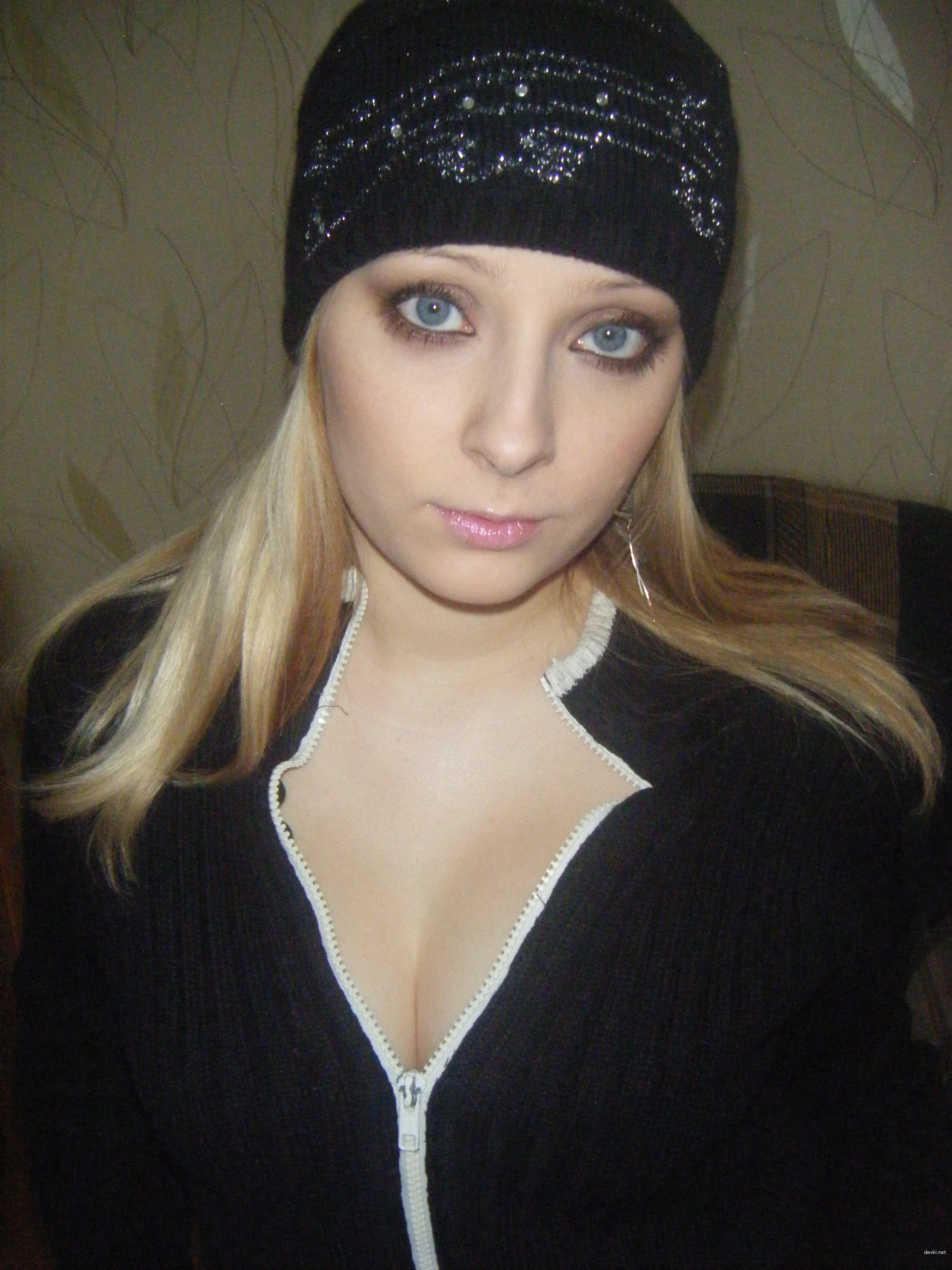 Amateur Teen Porn Pics: Explicit Homemade Girl-on-Girl Action