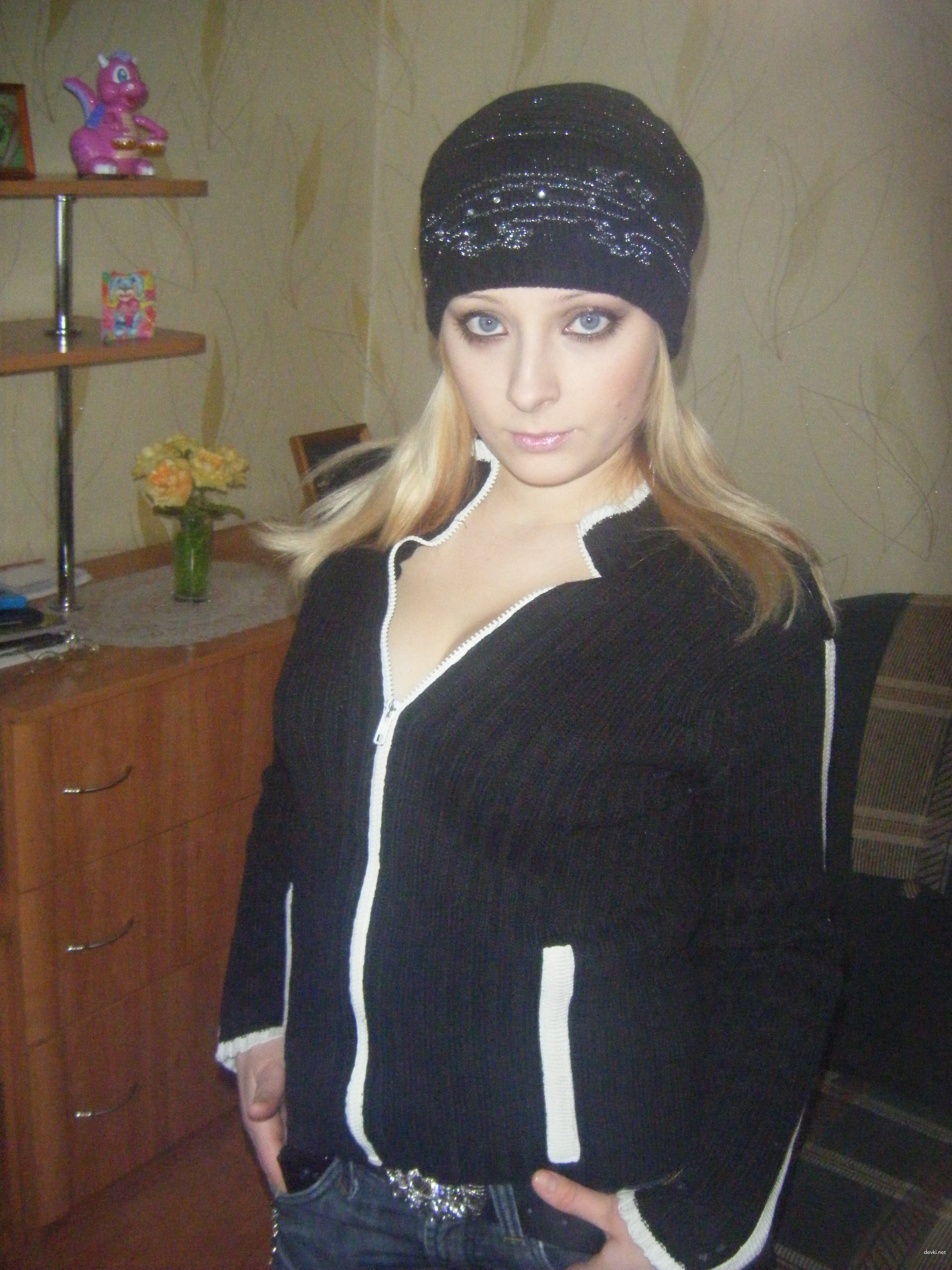 Amateur Teen Porn Pics: Explicit Homemade Girl-on-Girl Action