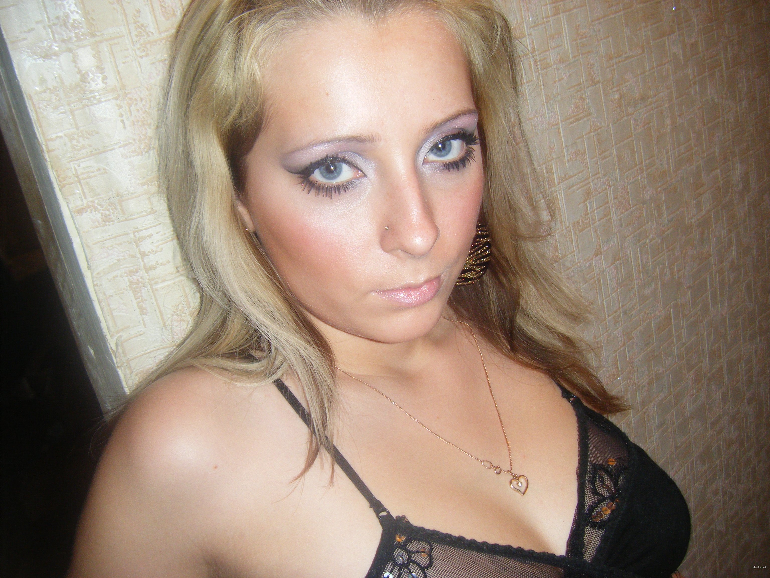 Amateur Teen Porn Pics: Explicit Homemade Girl-on-Girl Action