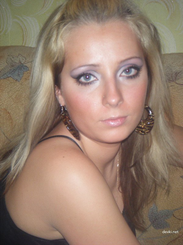 Amateur Teen Porn Pics: Explicit Homemade Girl-on-Girl Action