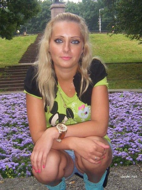 Amateur Teen Porn Pics: Explicit Homemade Girl-on-Girl Action