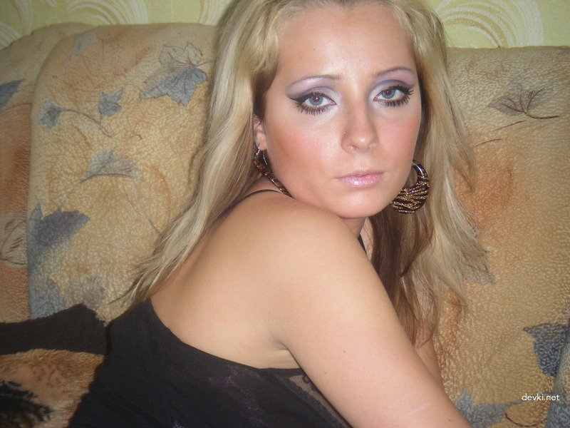 Amateur Teen Porn Pics: Explicit Homemade Girl-on-Girl Action