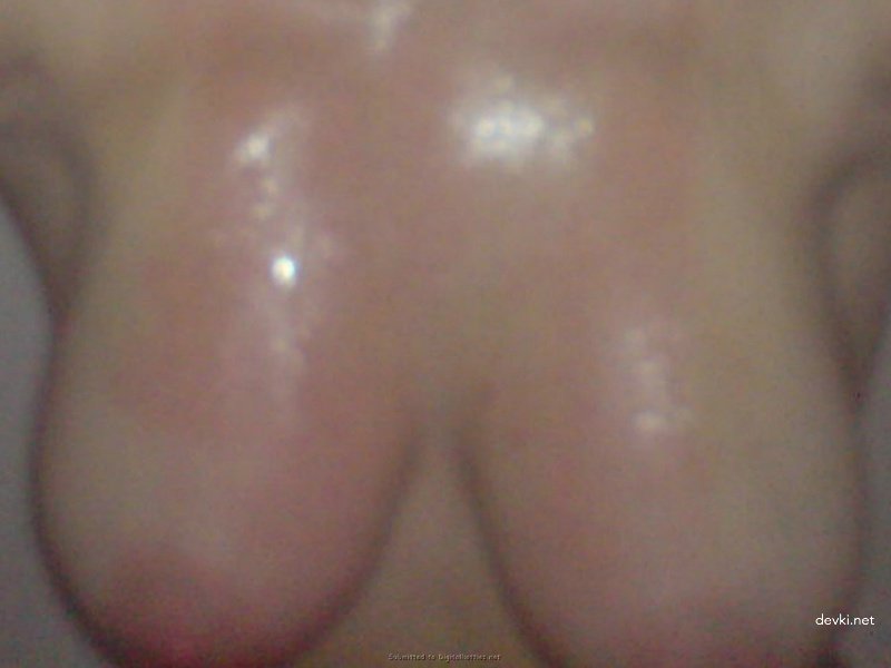 Curvy Amateur Girl in Explicit Porn Photos - Hot Body and Naughty Poses