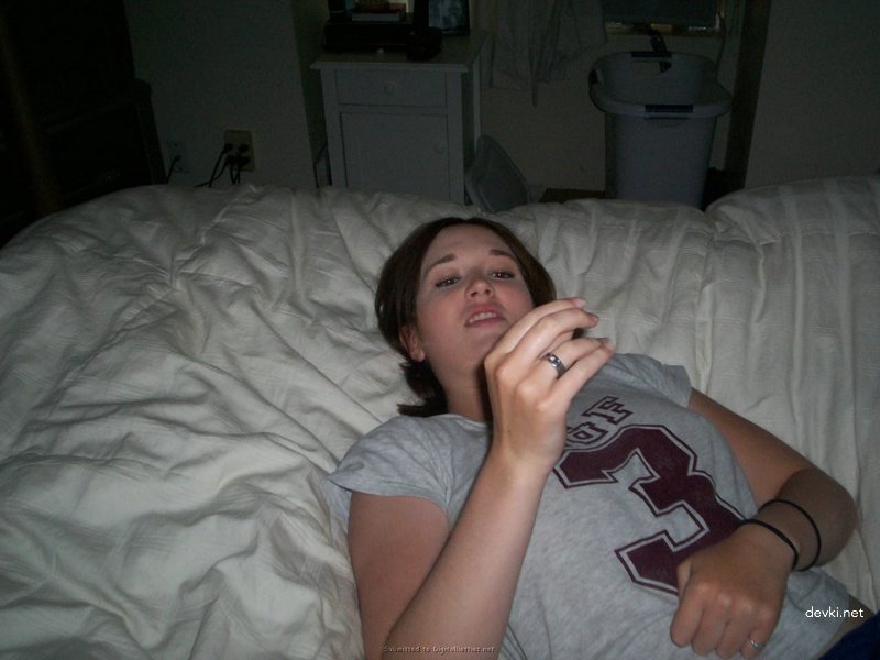 Raw Home Fuck: Explicit Amateur Porn Photos