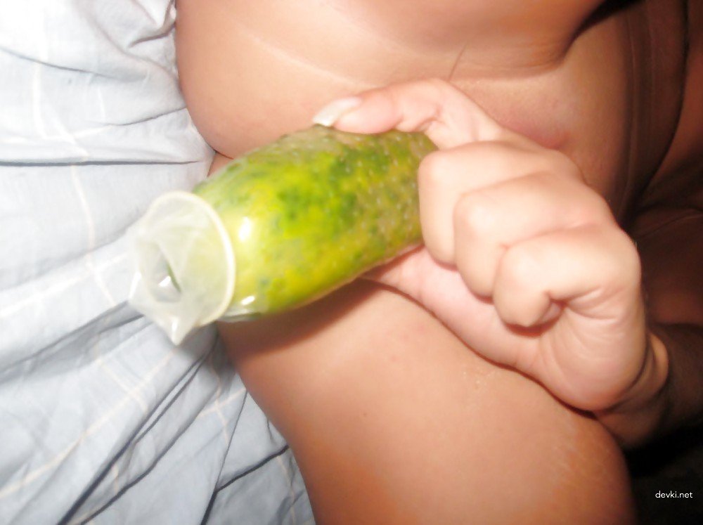 Amateur Girl Fucks Herself with Cucumber and Sucks Dick
