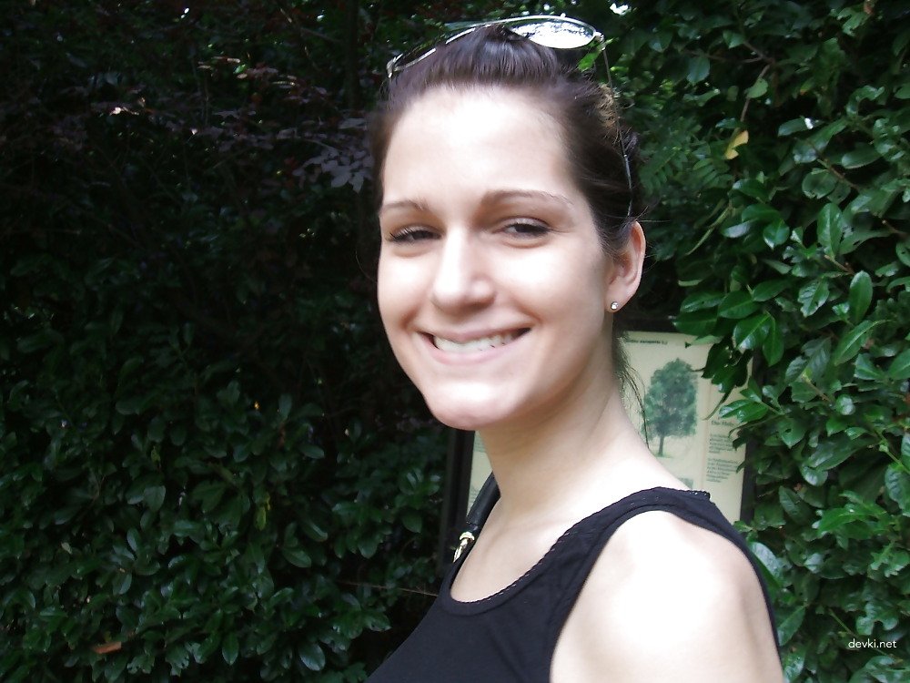 Amateur Babe Sucking Cock and Showing Pussy - Explicit Homemade Porn