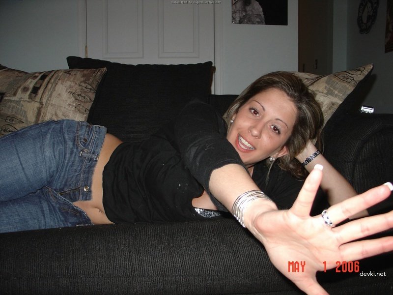 Drunk MILF loses control of her pussy in amateur porn pic