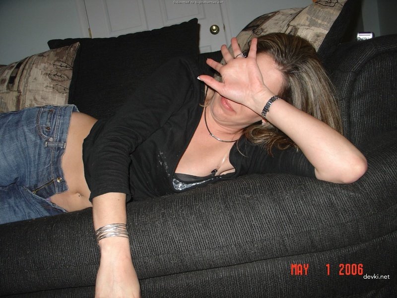 Drunk MILF loses control of her pussy in amateur porn pic