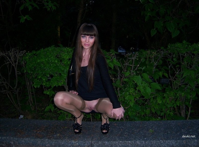 Brunette Shows Pussy and Sucks Cock in Amateur Porn Pic