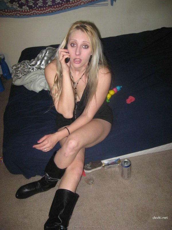 Exposed Boobs: Amateur Photo Showing Tits Explicitly