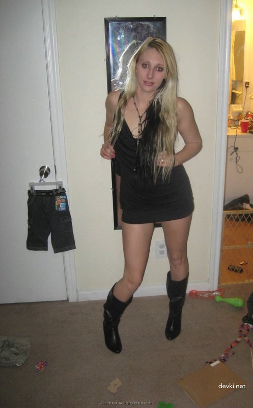 Exposed Boobs: Amateur Photo Showing Tits Explicitly