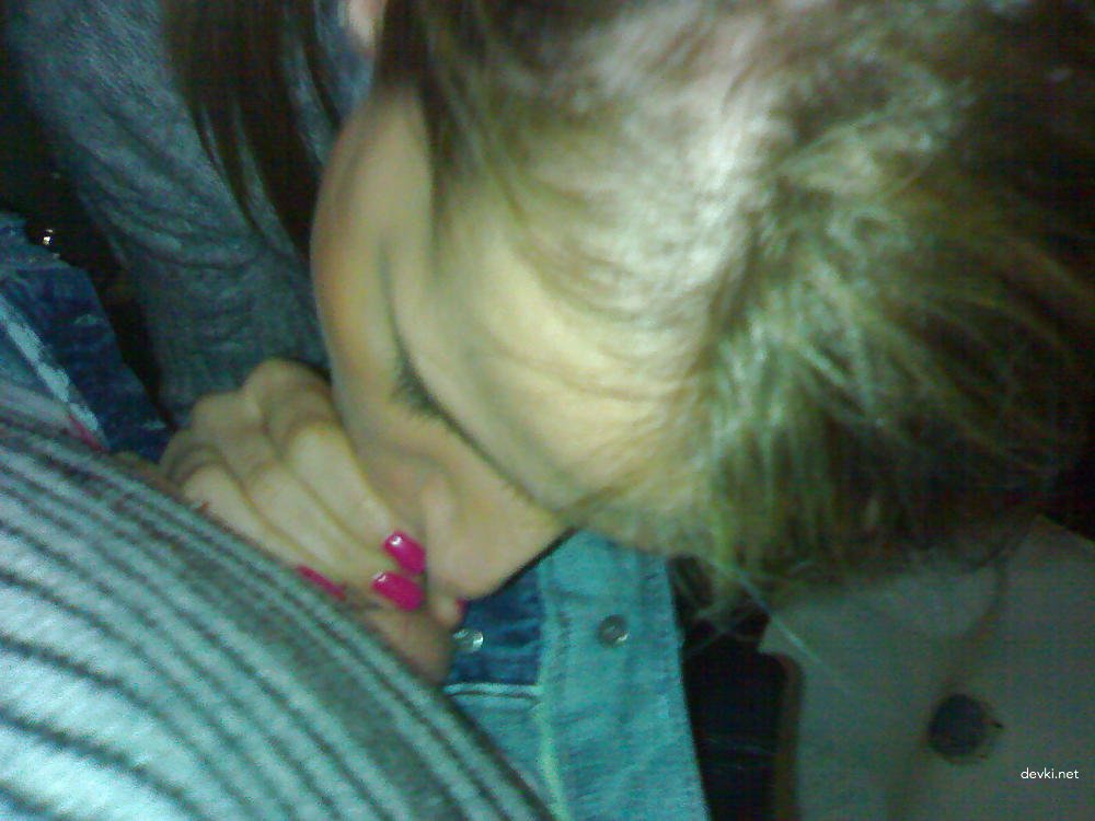 Hot Amateur Teen Porn: Cute Girl Gets Explicit in XXX Photos