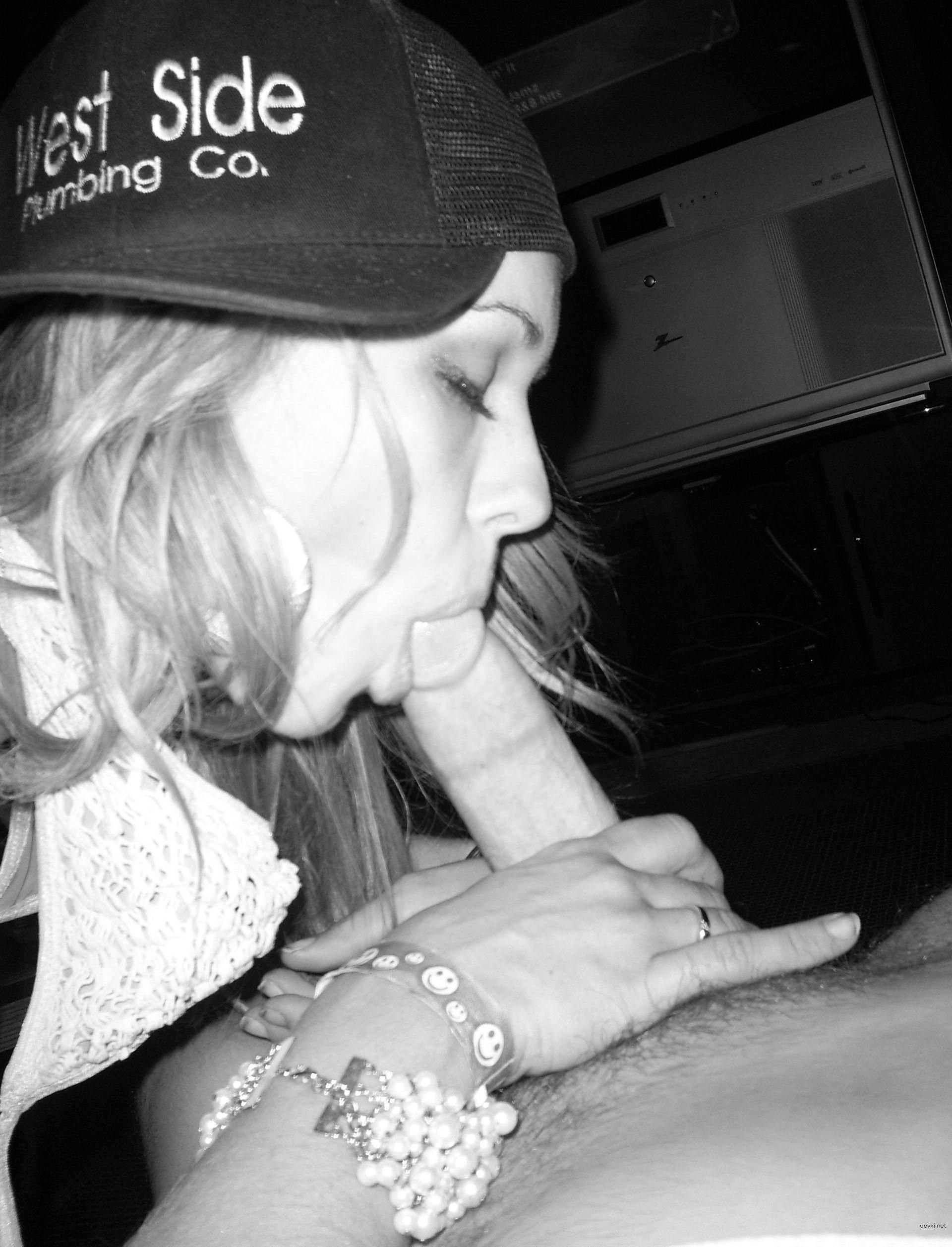 Explicit Amateur Porn Photos of Young Wife - Hot and Horny Homemade Sex Pics