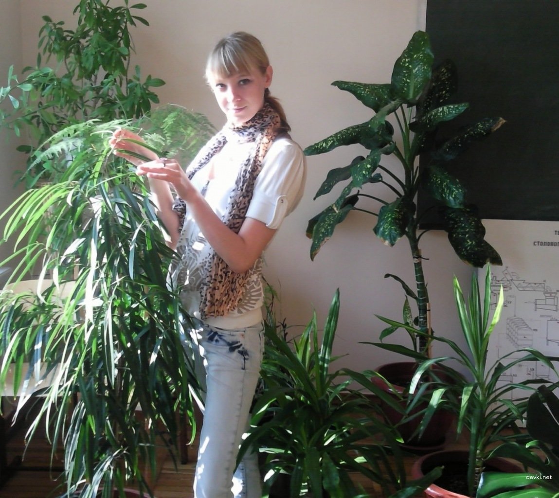 Intimate Amateur Girl Photos: Explicit and Uncensored Close-Up Shots of a Young Woman