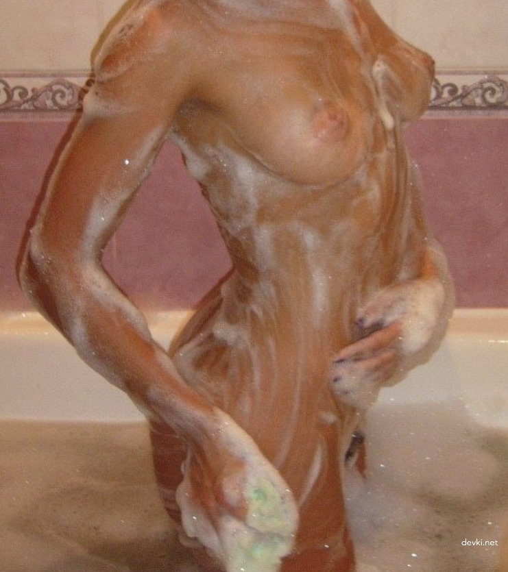 Amateur Girl Loves Fucking on Camera - Explicit Homemade Porn Photos