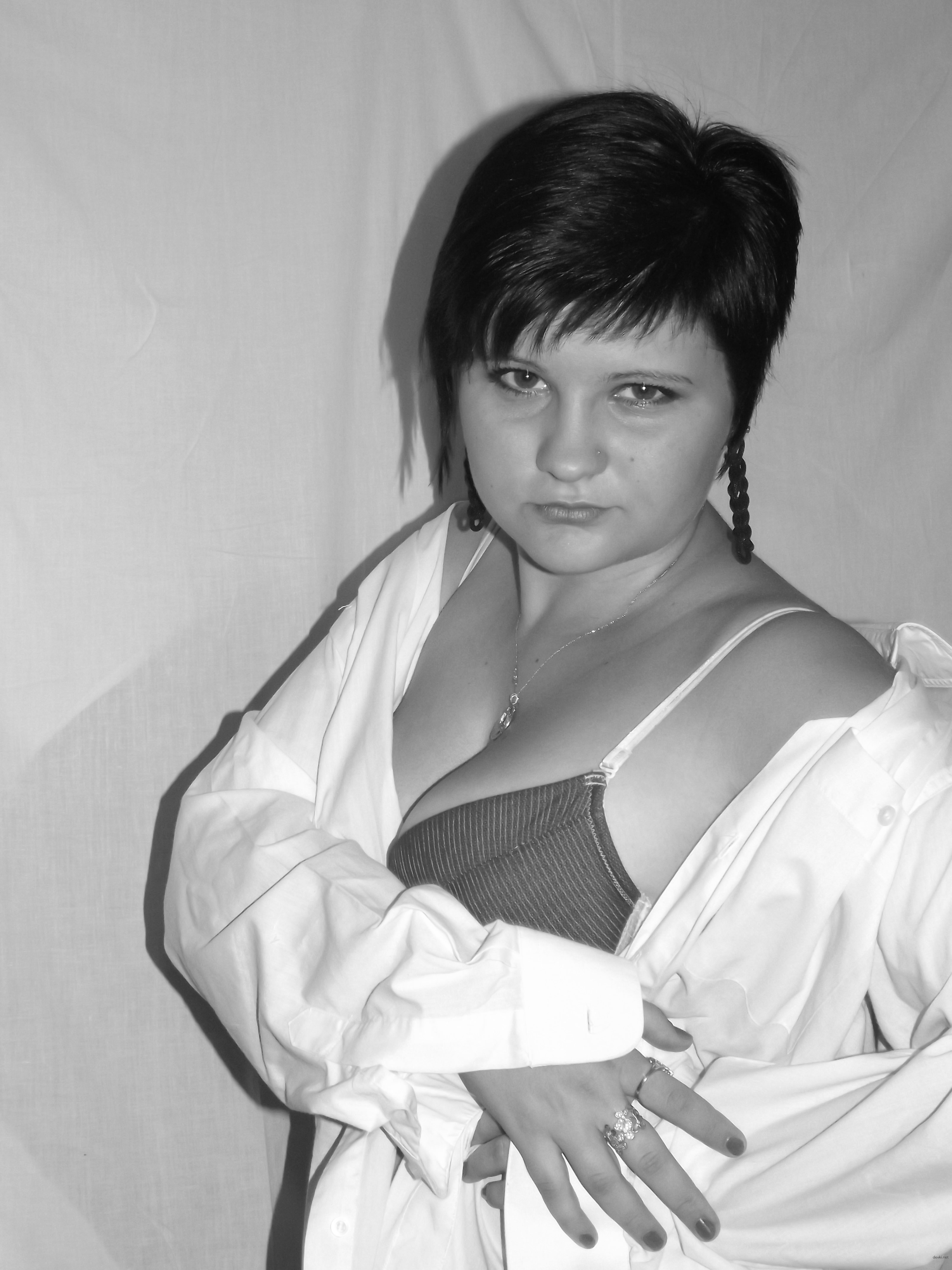 Amateur Photo Session with Anena: Explicit and Provocative Shots for Your Viewing Pleasure