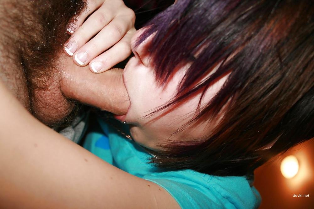 Girl sucks huge cock in amateur porn pic