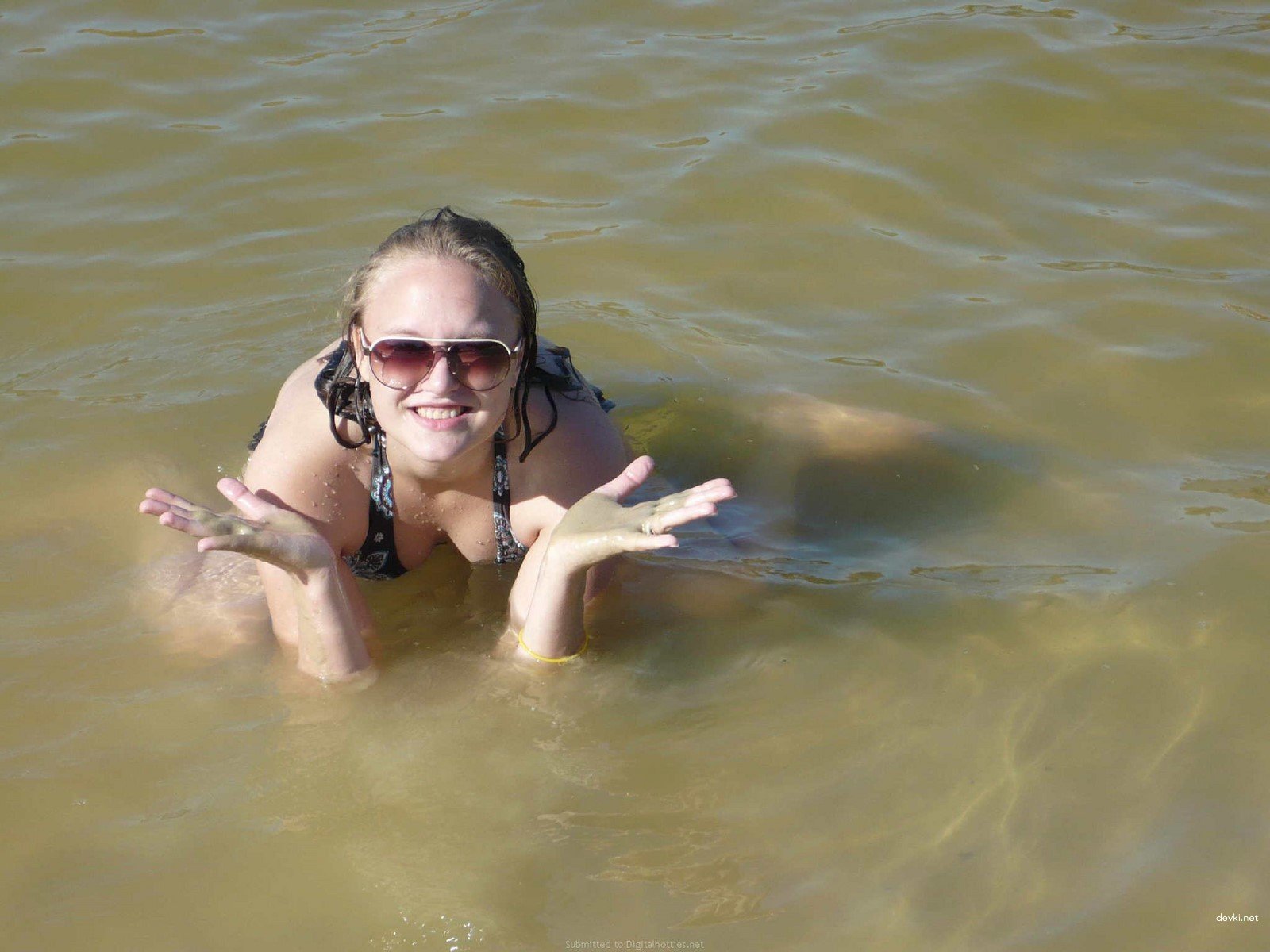 Naked Girl Poses Outdoors - Explicit Amateur Nude Photo Shoot