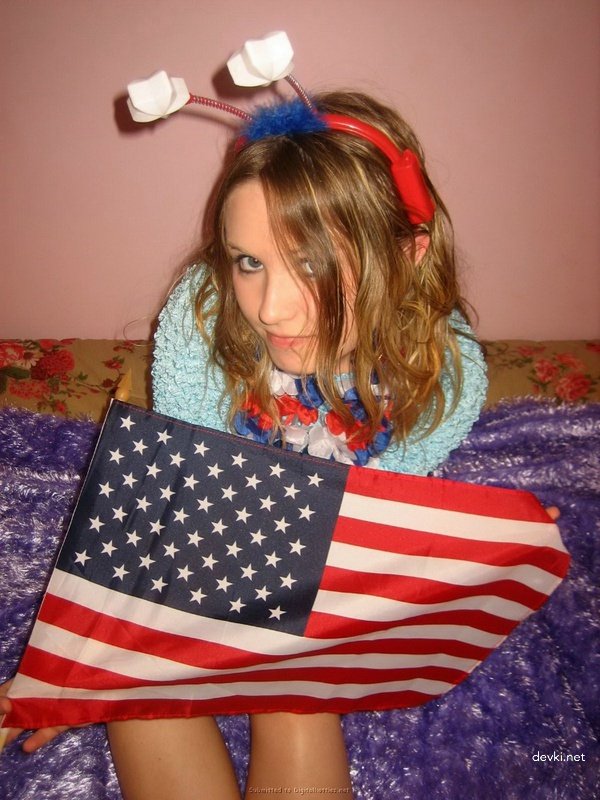 Hot Babe Fingering Pussy - Amateur Porn Pic