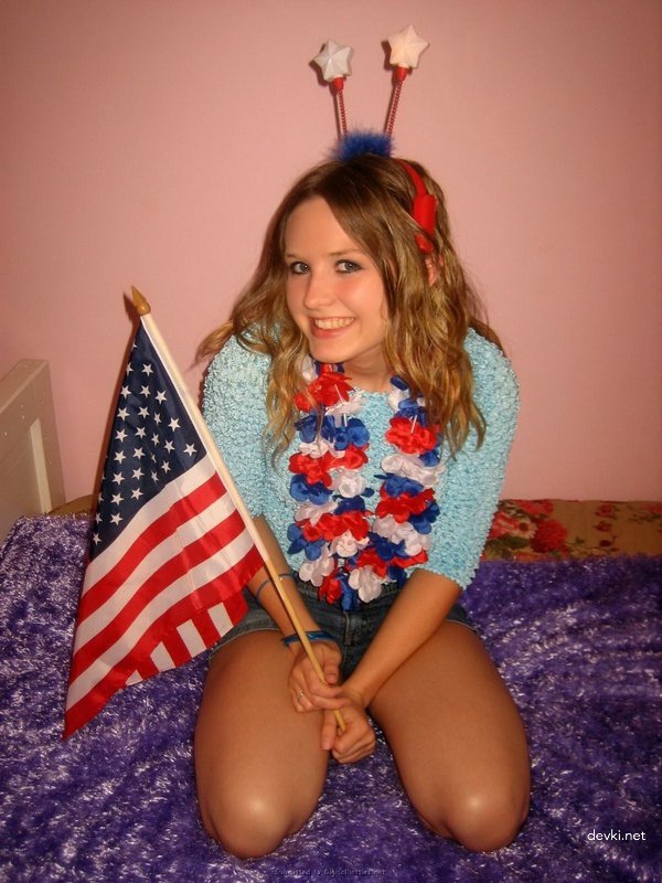 Hot Babe Fingering Pussy - Amateur Porn Pic