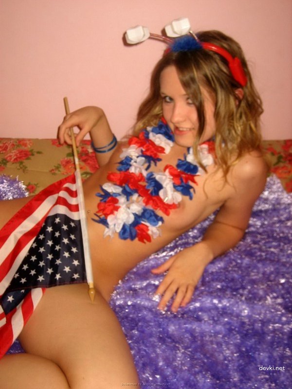 Hot Babe Fingering Pussy - Amateur Porn Pic