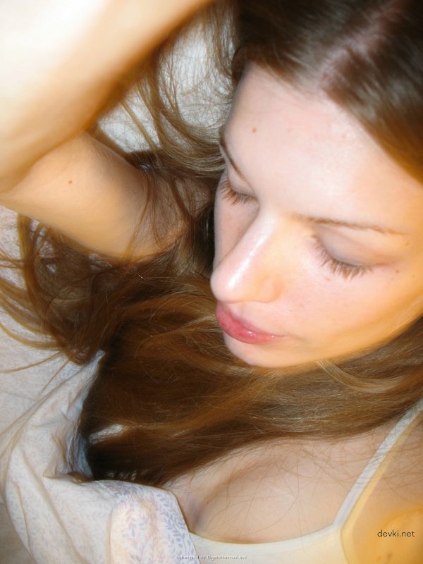 Amateur Slut Roughly Fucks Her Pussy - Explicit Solo Porn Photo