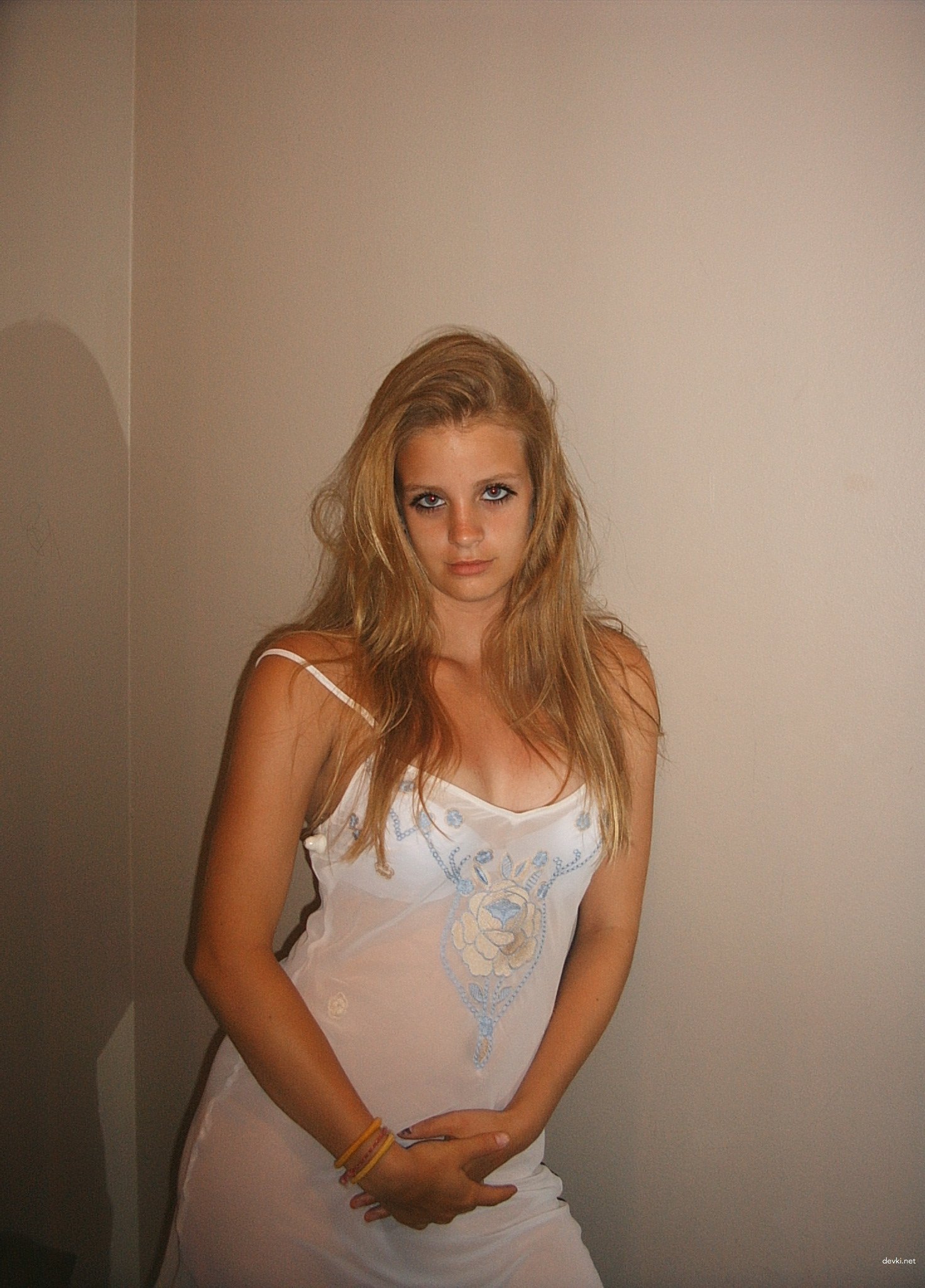 Hot Amateur Babe Exposed in Explicit Porn Photos