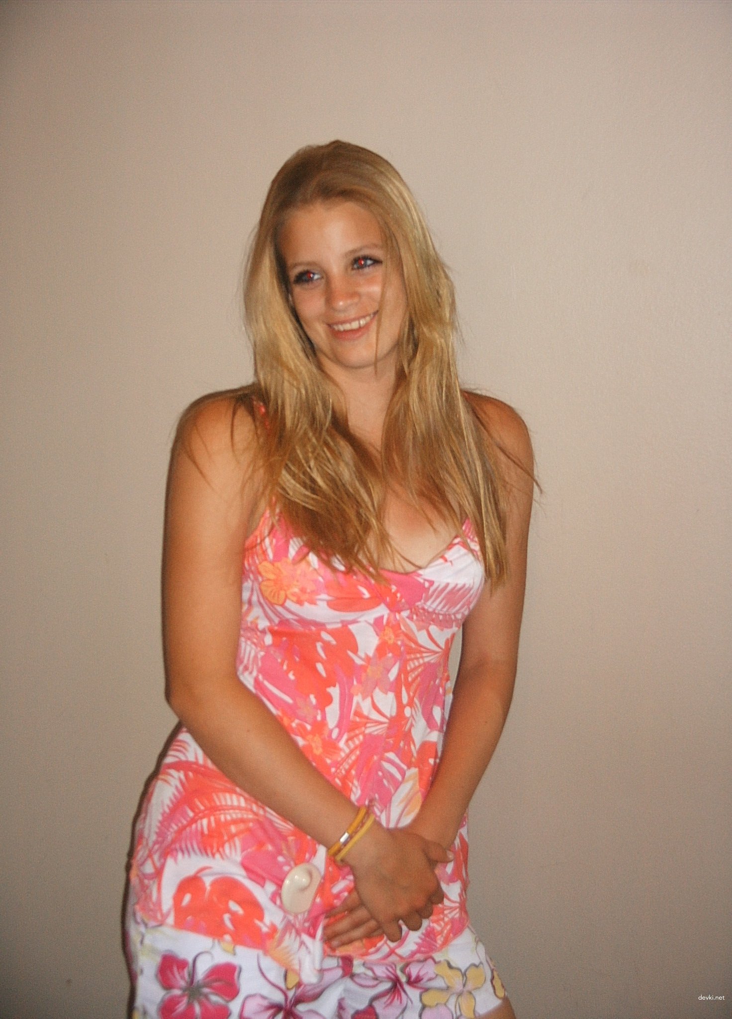 Hot Amateur Babe Exposed in Explicit Porn Photos