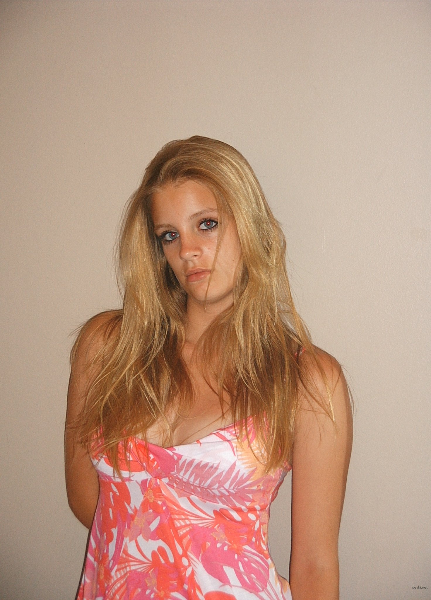 Hot Amateur Babe Exposed in Explicit Porn Photos