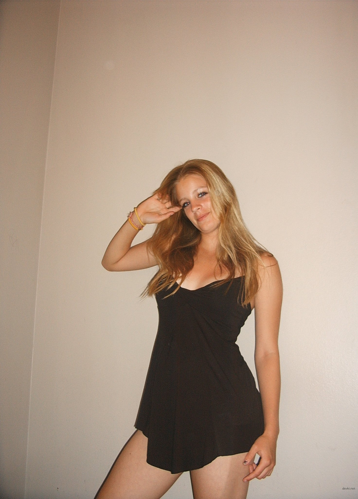 Hot Amateur Babe Exposed in Explicit Porn Photos