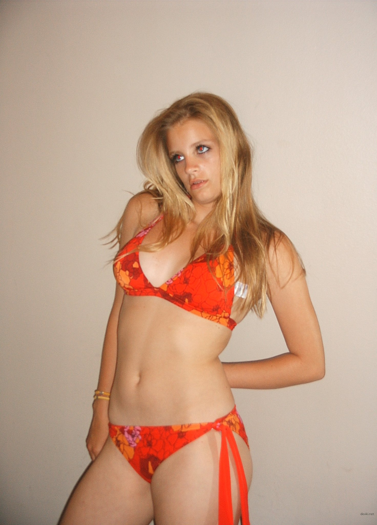 Hot Amateur Babe Exposed in Explicit Porn Photos