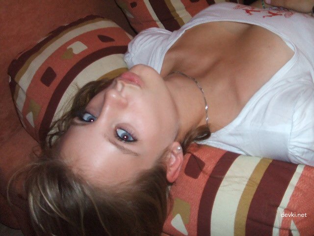 Hot Amateur Babe Exposed in Explicit Porn Photos