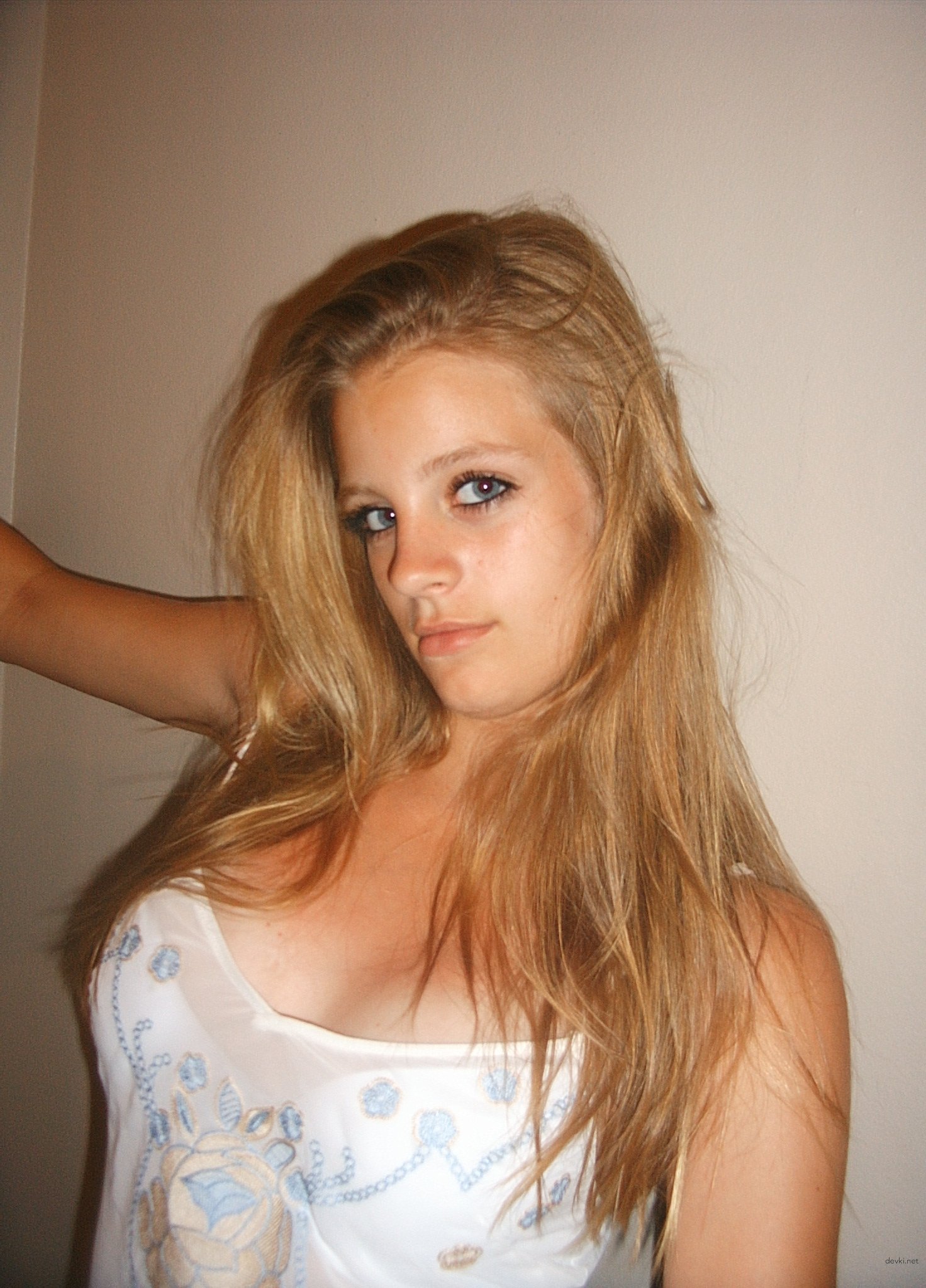 Hot Amateur Babe Exposed in Explicit Porn Photos