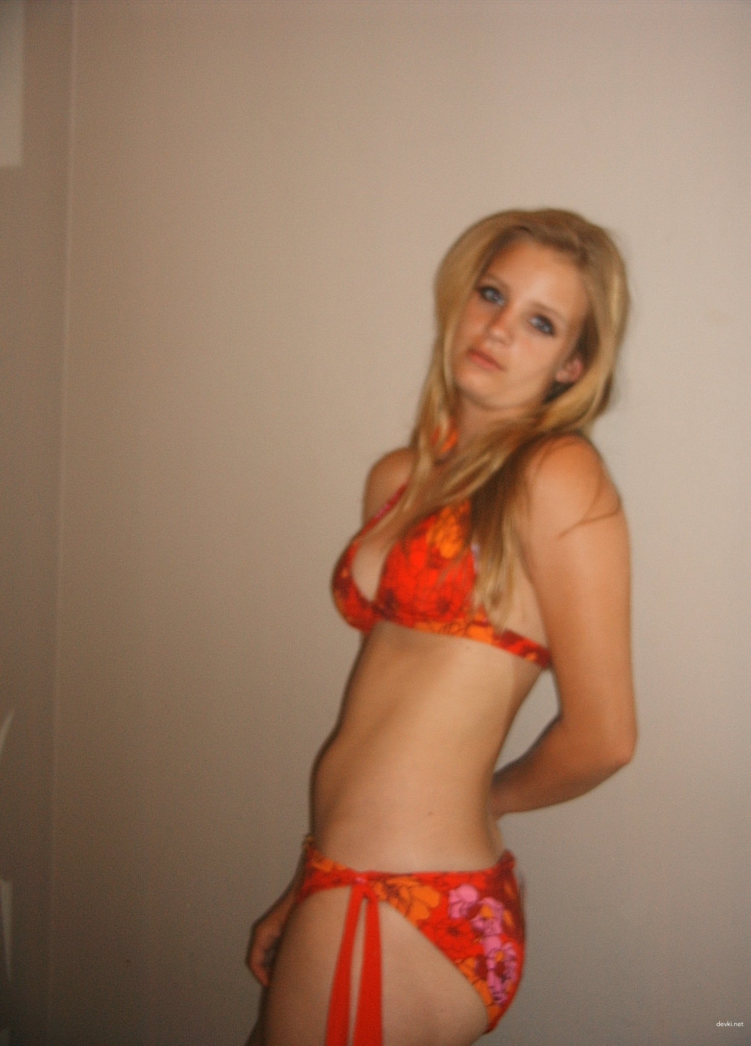 Hot Amateur Babe Exposed in Explicit Porn Photos