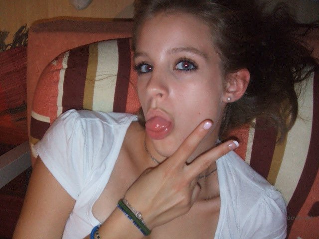 Hot Amateur Babe Exposed in Explicit Porn Photos