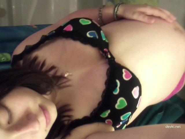 Explicit Pregnant Amateur Erotica: Sensual Photos of a Pregnant Woman