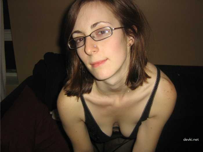 Explicit Amateur Home Photo of Woman: Intimate and Sensual Selfies