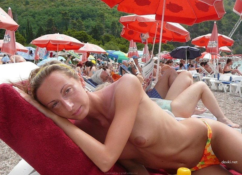 Skinny girl loves sucking cock and licking pussy - Amateur porn photo.