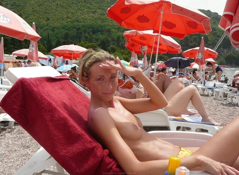 Skinny girl loves sucking cock and licking pussy - Amateur porn photo.