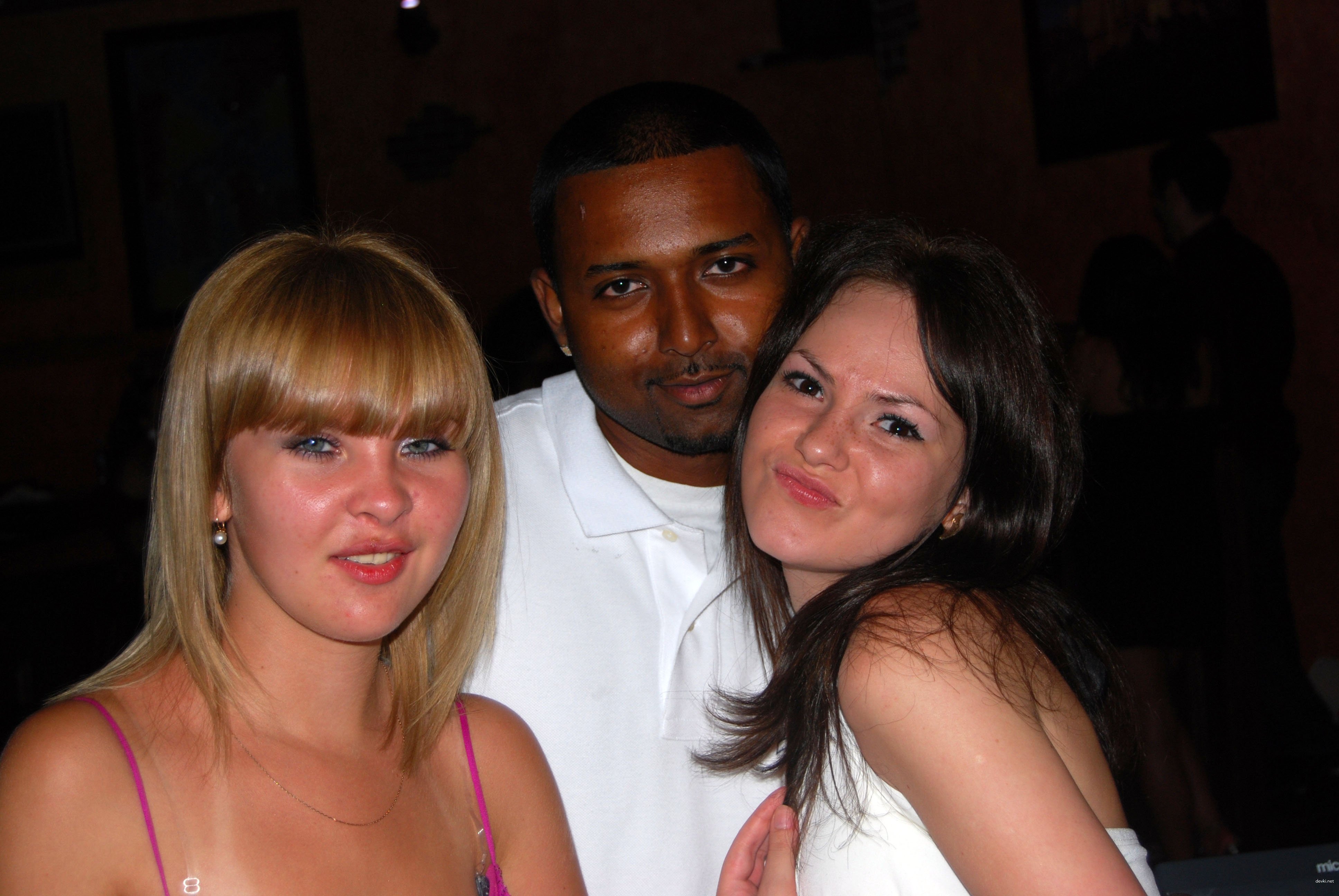 Hot Chick Gives Blowjob: Amateur Porn Photo