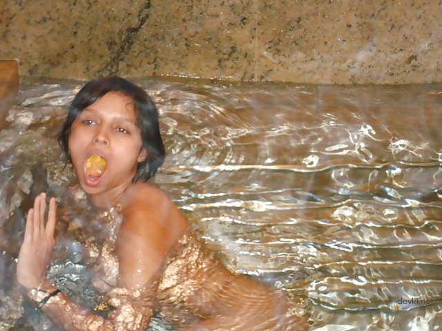 Mulatto Babe Fucks and Poses for Amateur Porn Pics