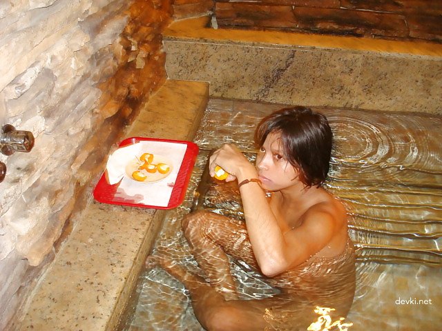 Mulatto Babe Fucks and Poses for Amateur Porn Pics