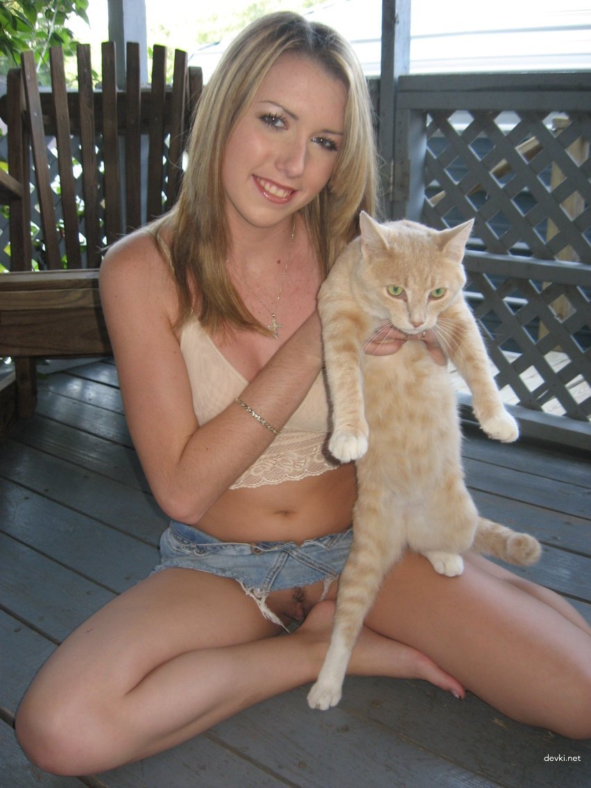 Hot Amateur Erotic Photos of Cute Girl - Explicit Homemade Erotica