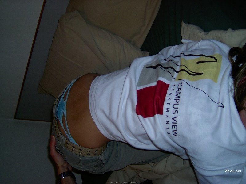 Late Night Dorm Blowjob - Amateur Porn Photo