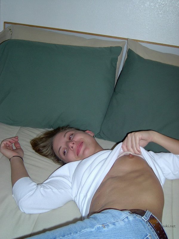 Late Night Dorm Blowjob - Amateur Porn Photo