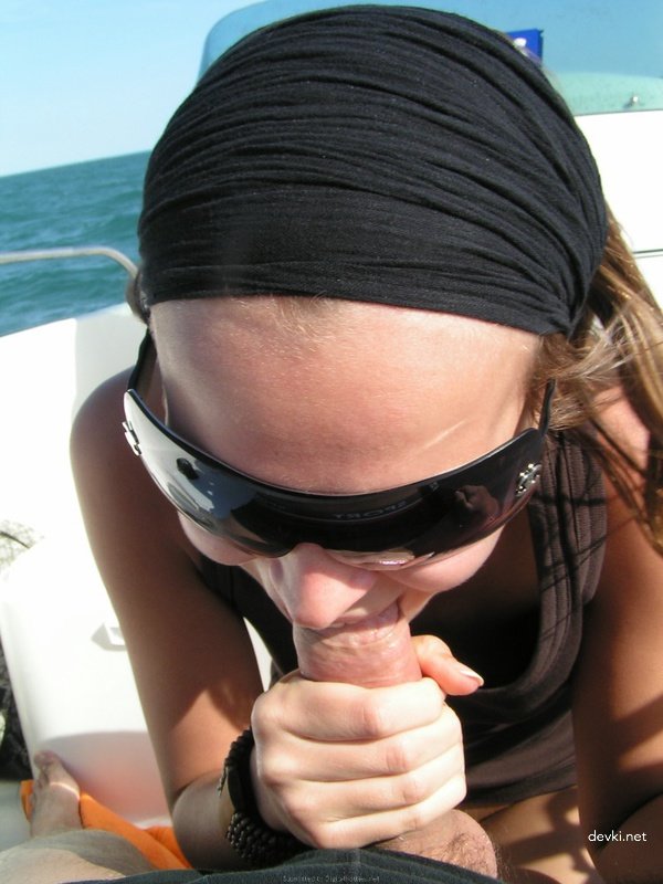 Hot Girlfriend Gives Blowjob to Boyfriend - Amateur Porn Pics