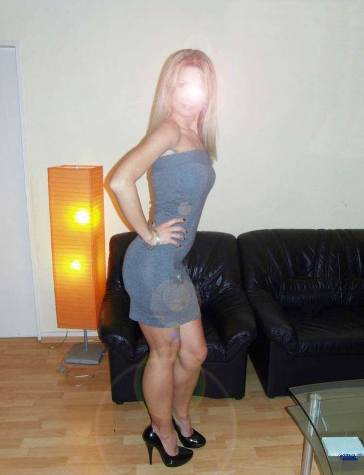 Amateur Escort's Explicit Private Photos: XXX Prostitute Pics