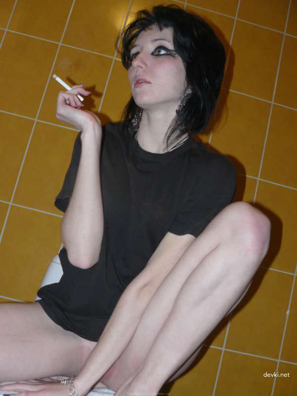 Drunk Emo Chick Fucked Hard in Amateur Porn Photo Shoot