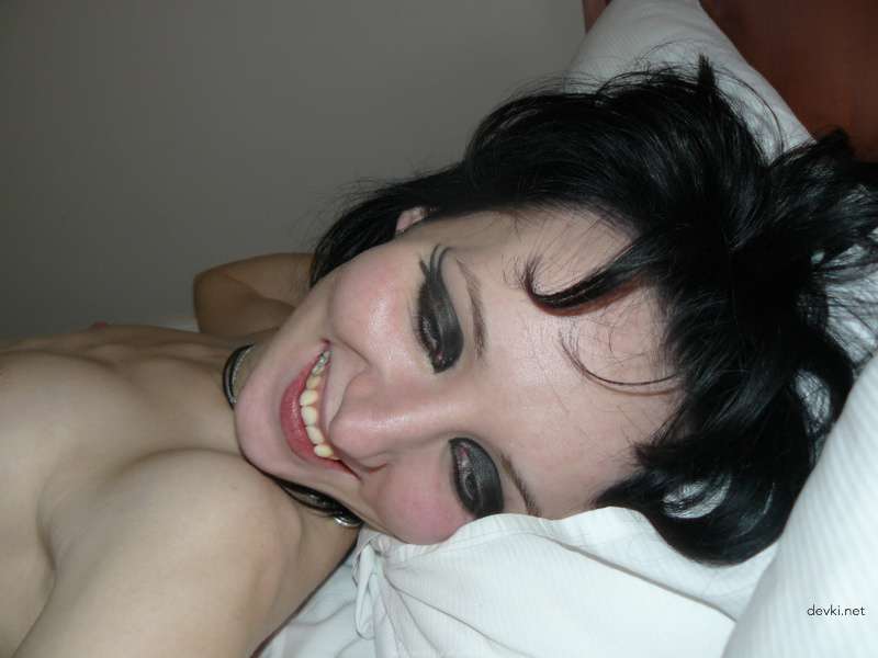 Drunk Emo Chick Fucked Hard in Amateur Porn Photo Shoot